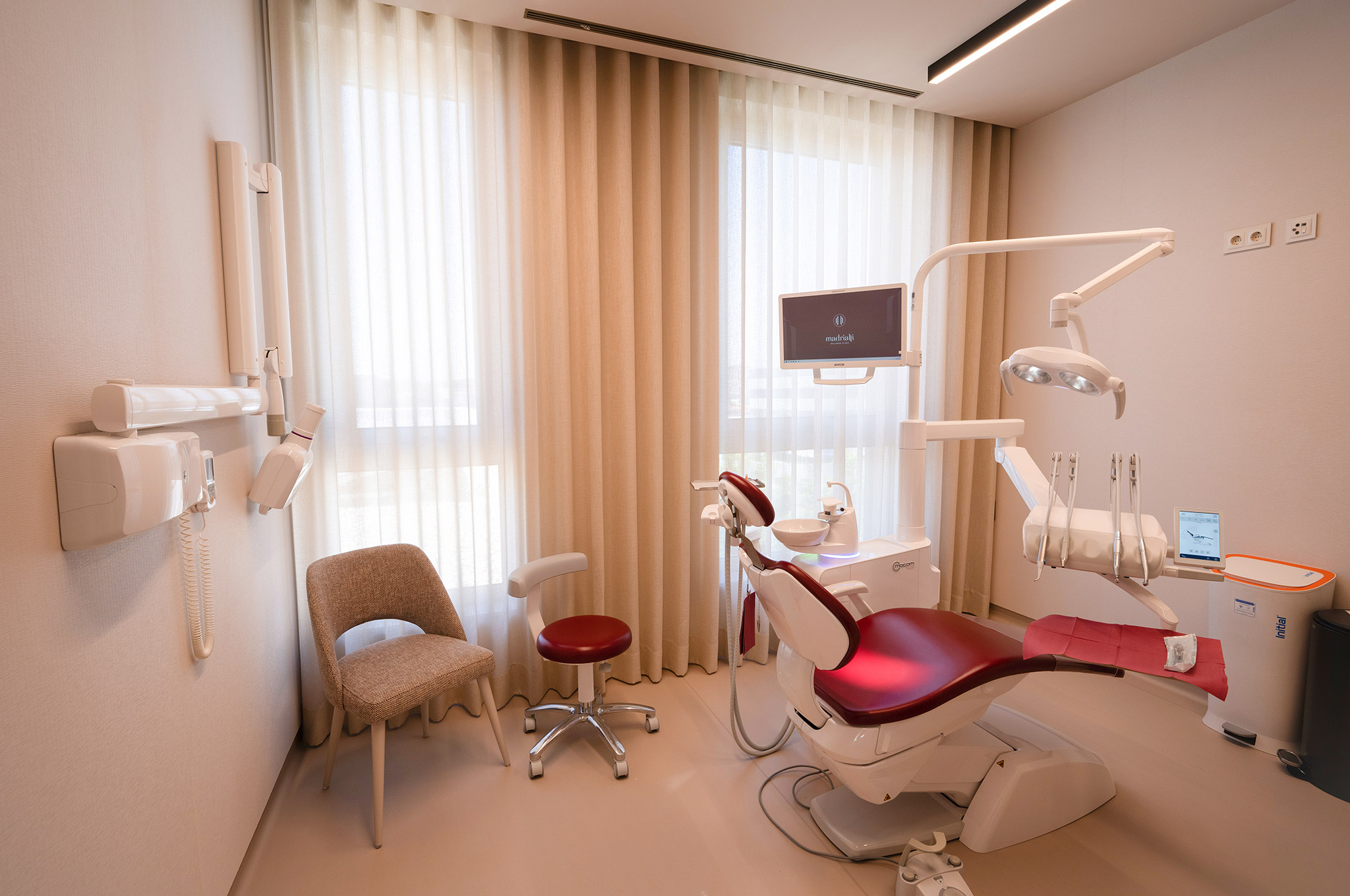 Fotografia da clínica Madrialli: Instalações Dentárias