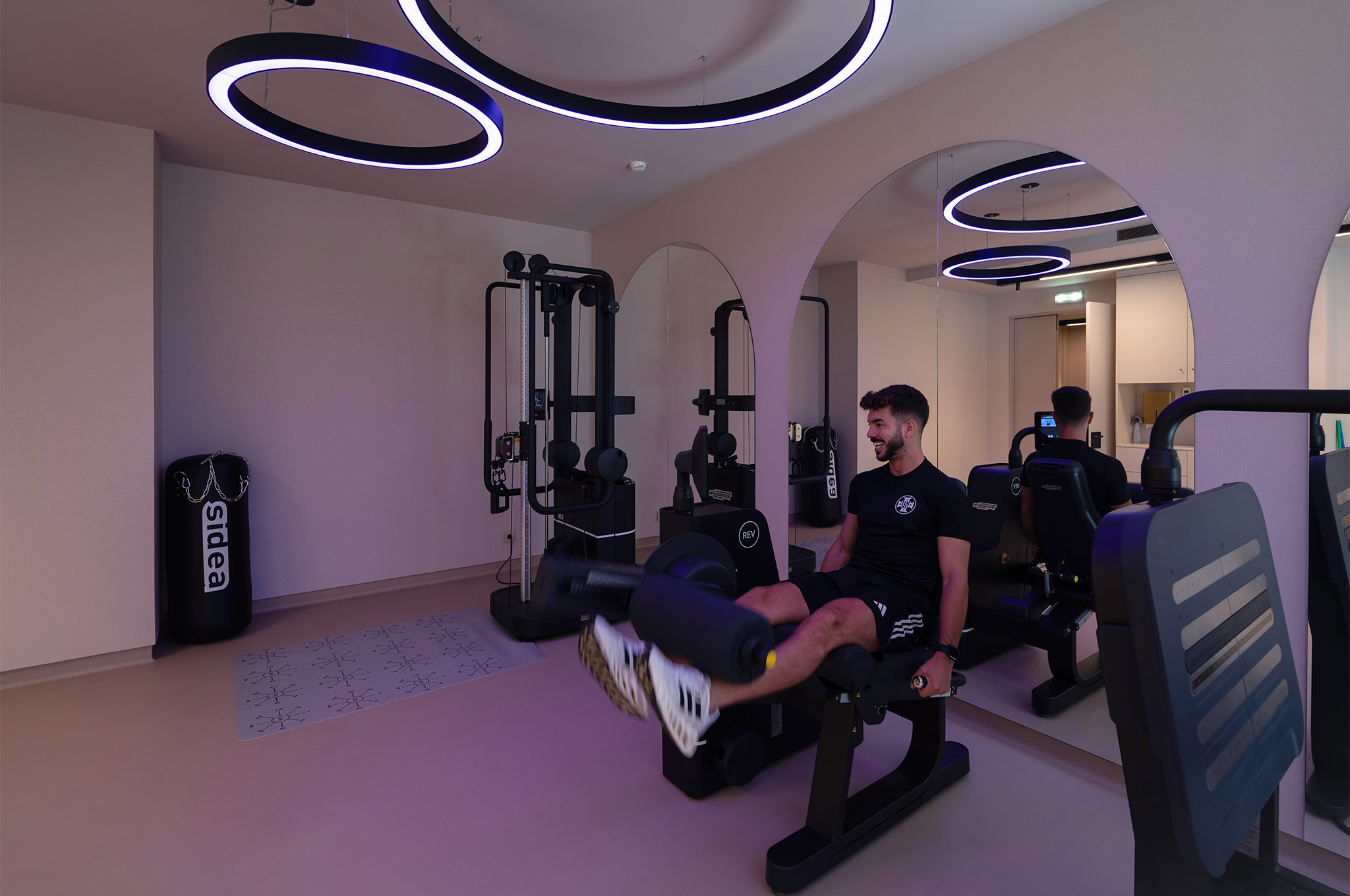 Fotografia da clínica Madrialli: Espaço e Equipamentos do Ginásio