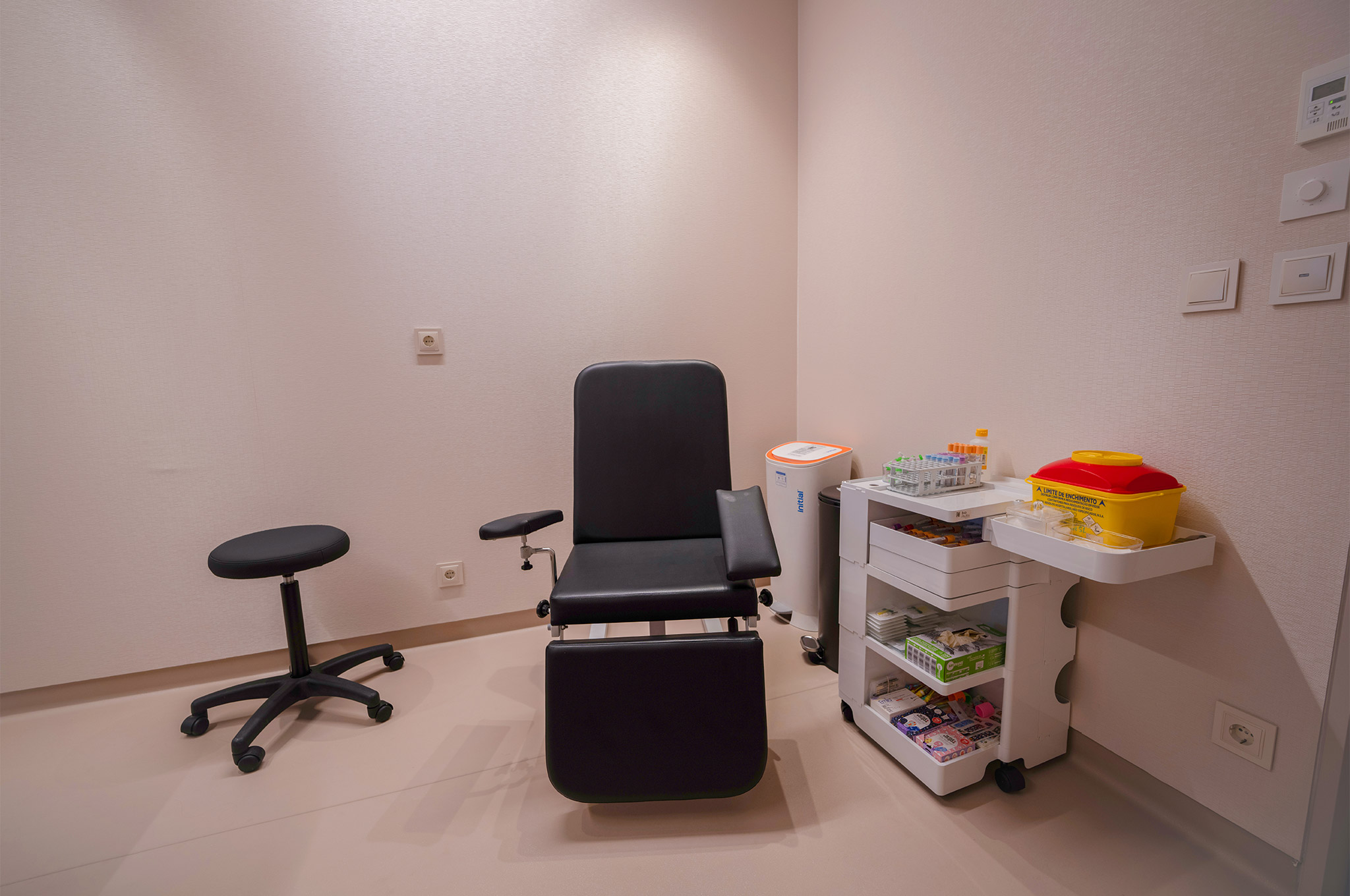 Fotografia da clínica Madrialli: Sala de Pilates Clínico