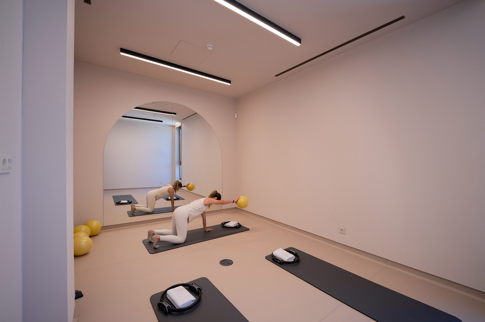 Fotografia da clínica Madrialli: Sala de Pilates Clínico